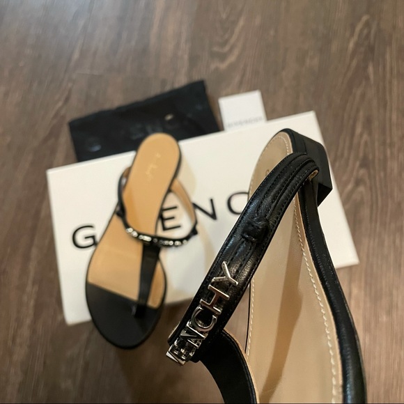 New Givenchy metal logo thong strap leather sandals - Picture 10 of 15